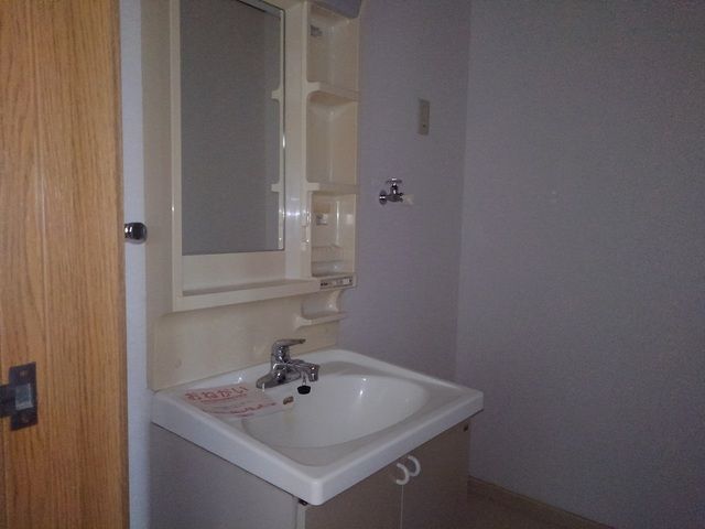 ��ʌ������s�V�P���̃A�p�[�g�̐��ʏ�