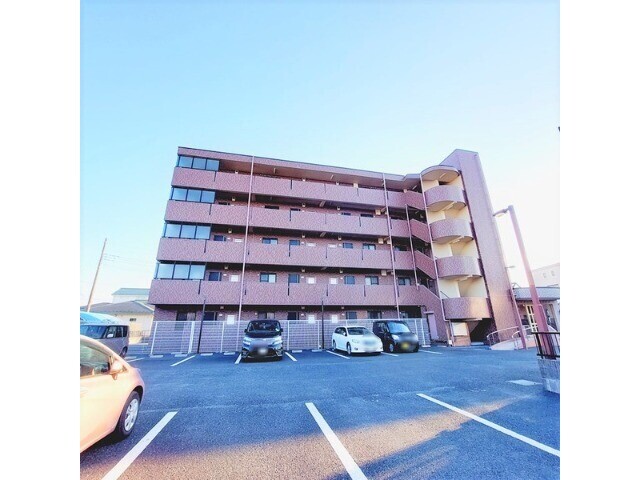 ��ʌ�����s�����P���ڂ̃}���V�����̒��ԏ�