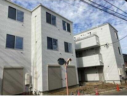 ��ʌ��������܎s����{�O��708-1�̃}���V�����̌����O��