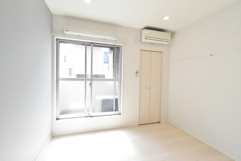 ��ʌ��������܎s����厚�󗈂̃A�p�[�g�̋����E���r���O