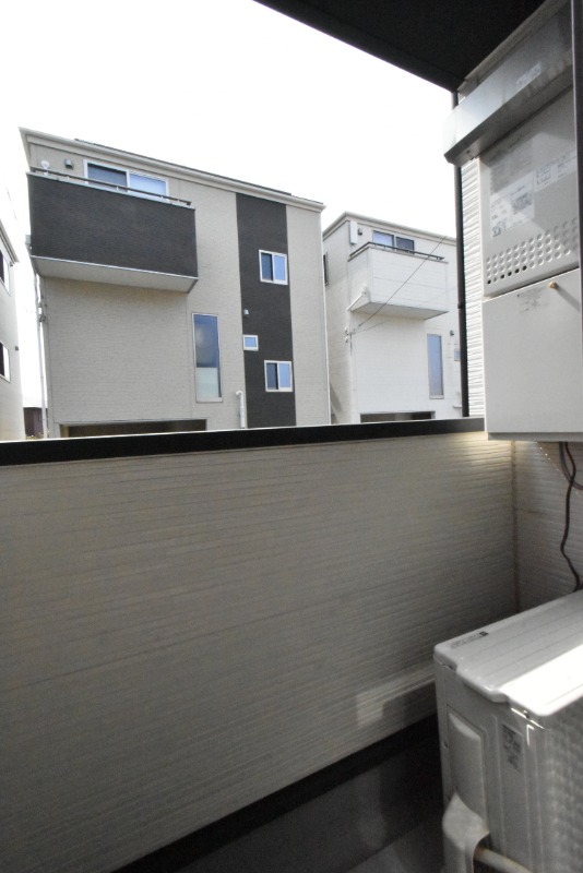 ��ʌ��������܎s����厚�󗈂̃A�p�[�g�̃o���R�j�[