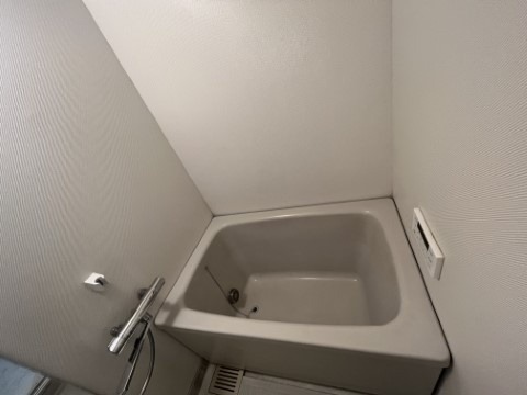 ��ʌ��������܎s��΋撇���Q���ڂ̃A�p�[�g�̃o�X