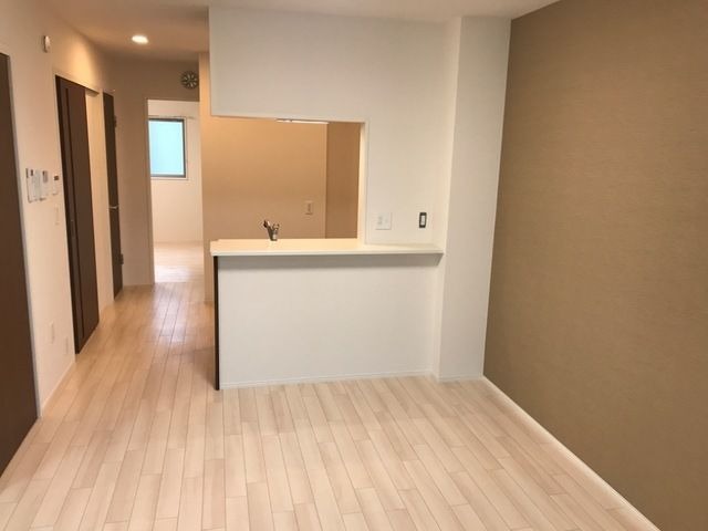 ��ʌ��������܎s�΋�厚�O���̃A�p�[�g�̋��ԁE���r���O