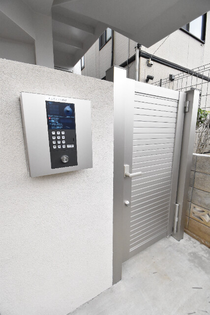 ��ʌ��������܎s�������a�c���Q���ڂ̃A�p�[�g�̃G���g�����X