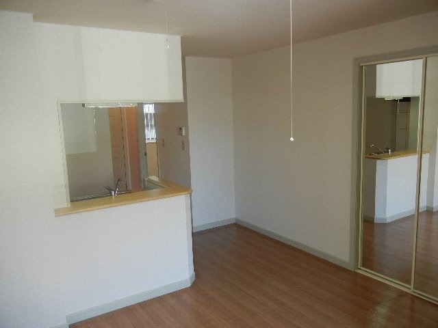 ��ʌ��������܎s�΋�厚�O���̃A�p�[�g�̋��ԁE���r���O