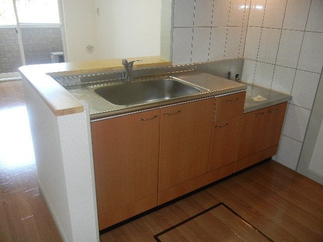 ��ʌ��������܎s�΋�厚�O���̃A�p�[�g�̃L�b�`��