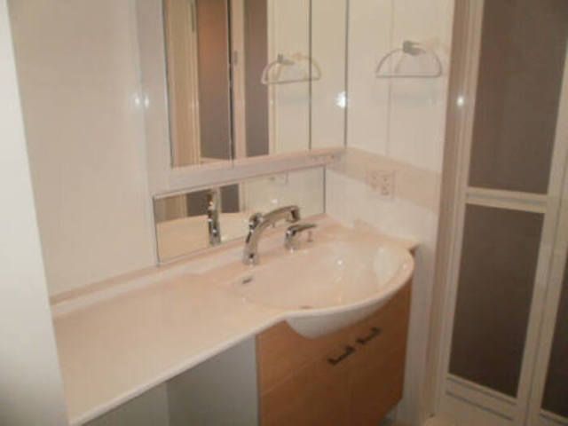 ��ʌ�����s�厚������̃A�p�[�g�̐��ʏ�