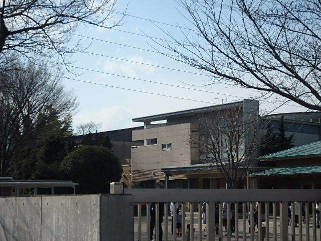 ��ʌ�����s�厚������̃A�p�[�g�̎���