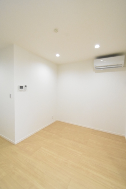 ��ʌ��������܎s�Y�a���؍�S���ڂ̃A�p�[�g�̋����E���r���O