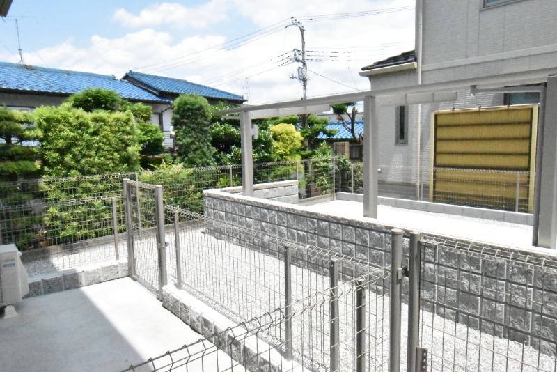 ��ʌ��������܎s�Y�a���؍�U���ڂ̃A�p�[�g�̃o���R�j�[