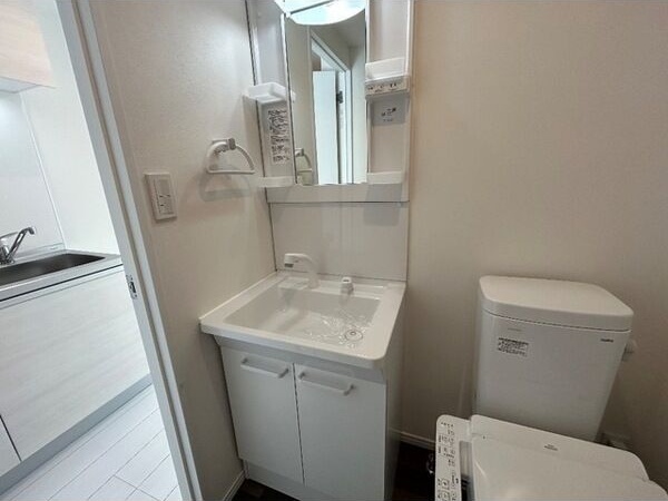 ��ʌ��������܎s�����擌��{�U���ڂ̃A�p�[�g�̐��ʏ�