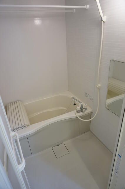 ��ʌ������s�����T���ڂ̃A�p�[�g�̃o�X