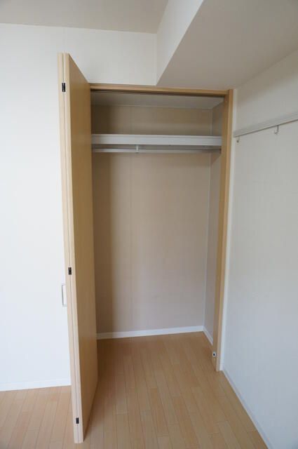 ��ʌ������s�����T���ڂ̃A�p�[�g�̂��̑��ݔ�