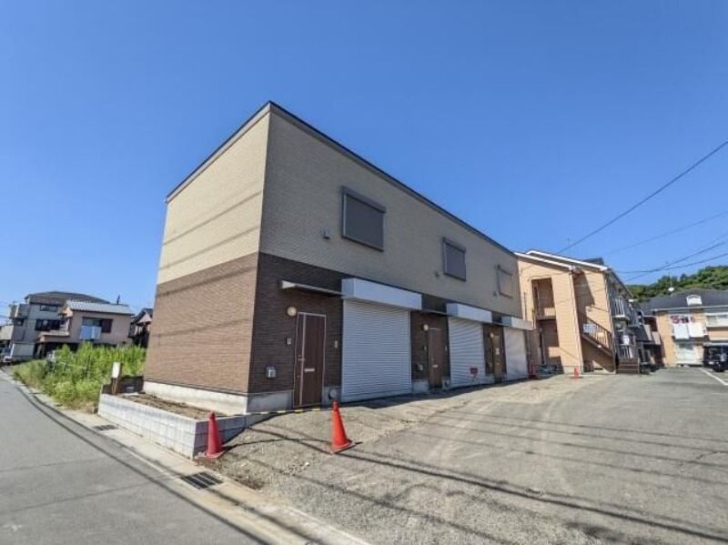 ��ʌ�����s�厚���s�̍��݂̃^�E���n�E�X�̌����O��