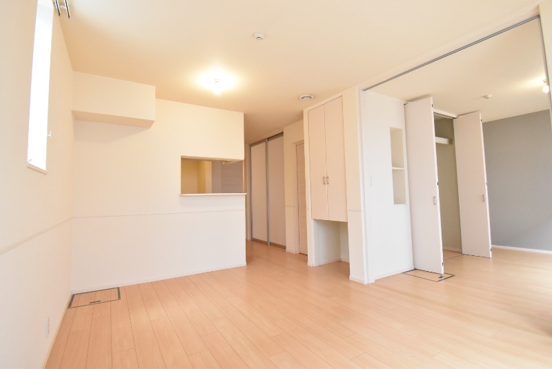 ��ʌ�����s���؂R���ڂ̃}���V�����̋��ԁE���r���O