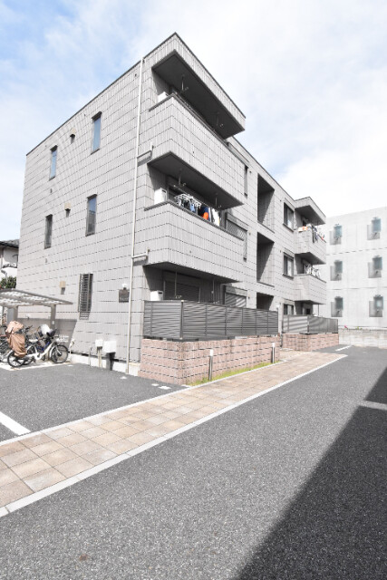 ��ʌ�����s���؂R����16-4�̃}���V�����̌����O��