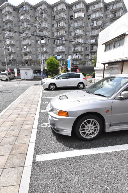 ��ʌ�����s���؂R���ڂ̃}���V�����̒��ԏ�