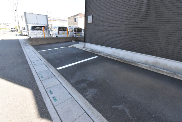 ��ʌ��z�J�s���C�N�^�E���U���ڂ̃A�p�[�g�̒��ԏ�