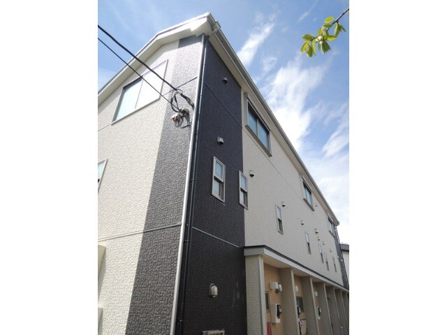 ��ʌ��������܎s�΋�厚����326-1�̃A�p�[�g�̌����O��