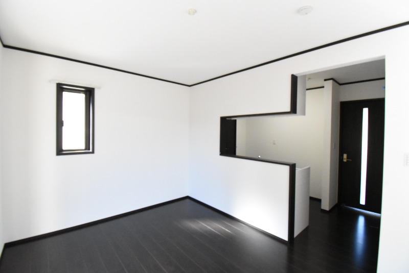 ��ʌ��@�c�s���m�؂S���ڂ̃e���X�n�E�X�̋��ԁE���r���O