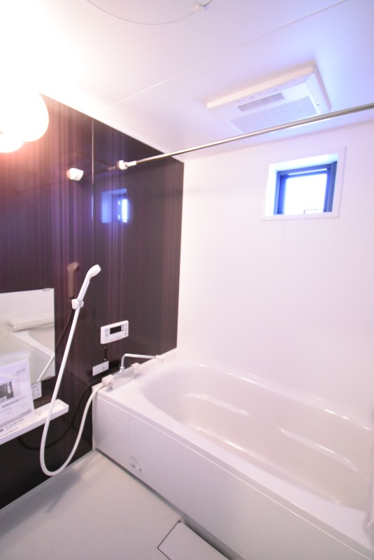 ��ʌ��@�c�s���m�؂S���ڂ̃e���X�n�E�X�̃o�X