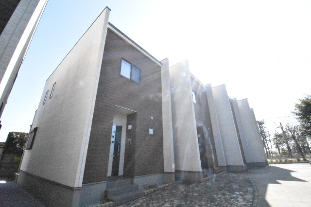 ��ʌ��@�c�s���m�؂S���ڂ̃e���X�n�E�X�̃G���g�����X