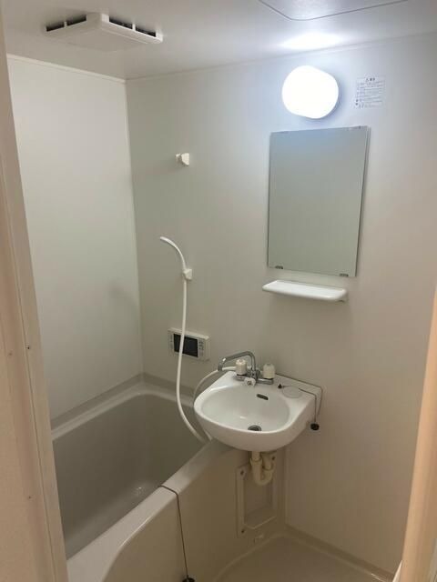 ��ʌ��������܎s��{��O���P���ڂ̃A�p�[�g�̃o�X