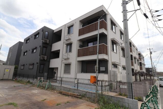 ��ʌ��������܎s�΋�����R����17-17�̃A�p�[�g�̌����O��