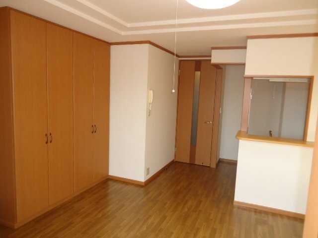 ��ʌ��k�����S�ɓޒ������j�U���ڂ̃A�p�[�g�̋��ԁE���r���O