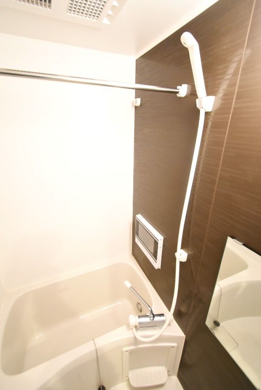 ��ʌ��@�c�s�@�c�P���ڂ̃A�p�[�g�̃o�X