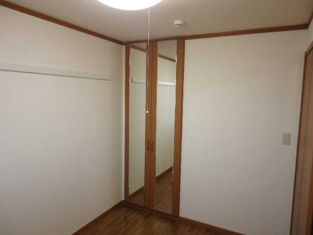 ��ʌ��k�����S�ɓޒ������j�U���ڂ̃A�p�[�g�̂��̑������E�X�y�[�X