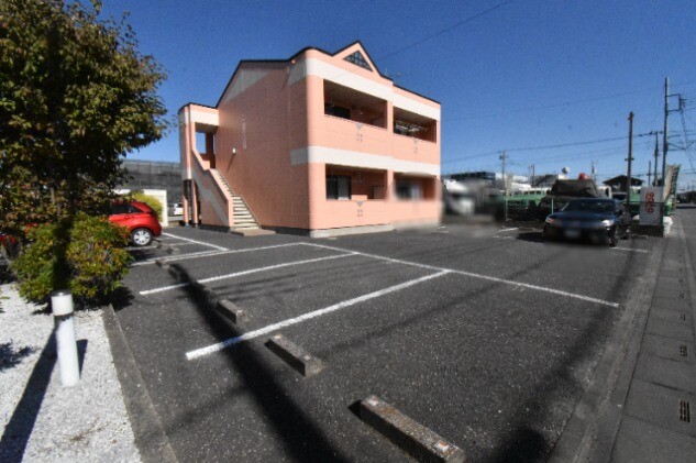 ��ʌ��k�����S�ɓޒ������j�U���ڂ̃A�p�[�g�̒��ԏ�