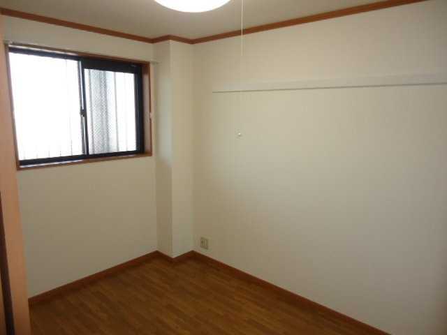 ��ʌ��k�����S�ɓޒ������j�U���ڂ̃A�p�[�g�̂��̑�