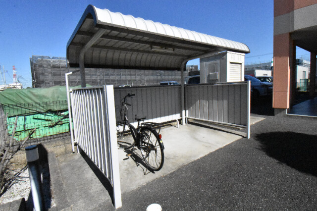 ��ʌ��k�����S�ɓޒ������j�U���ڂ̃A�p�[�g�̂��̑�