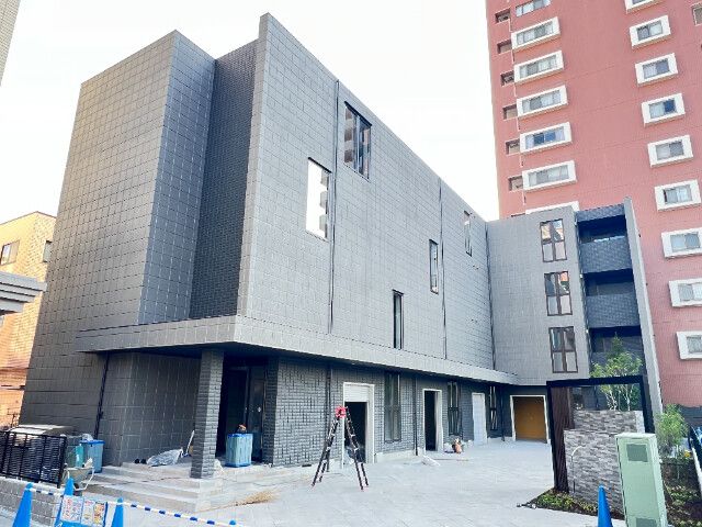 ��ʌ��z�J�s�ԎR�{��3-26�̃}���V�����̌����O��