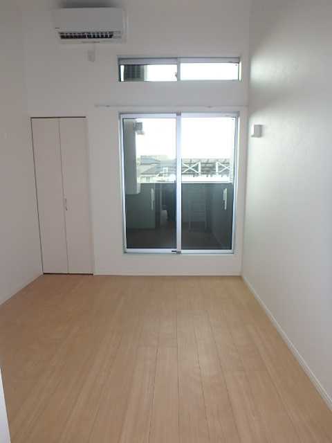 ��ʌ��������܎s�k��ޗǒ��̃A�p�[�g�̋��ԁE���r���O