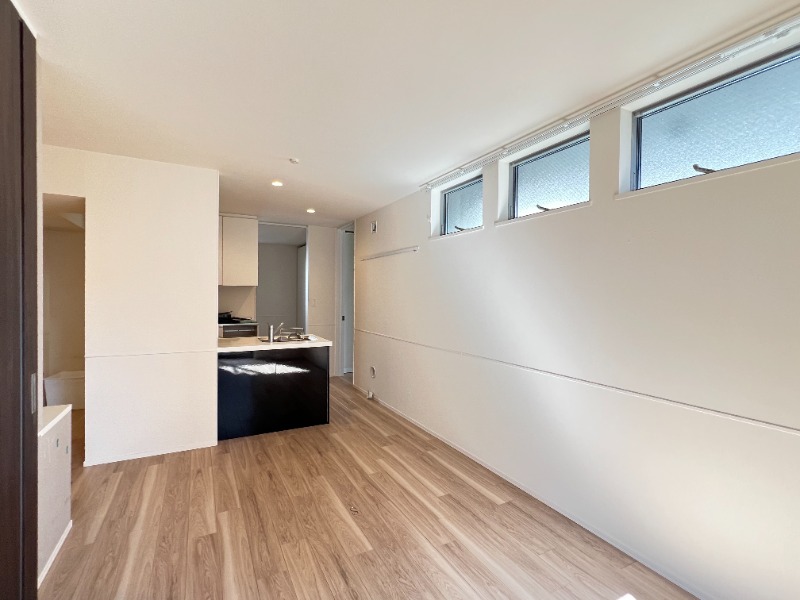 ��ʌ�����s�����R���ڂ̃}���V�����̋��ԁE���r���O