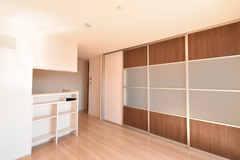 ��ʌ������s�ٓV�P���ڂ̃A�p�[�g�̋����E���r���O