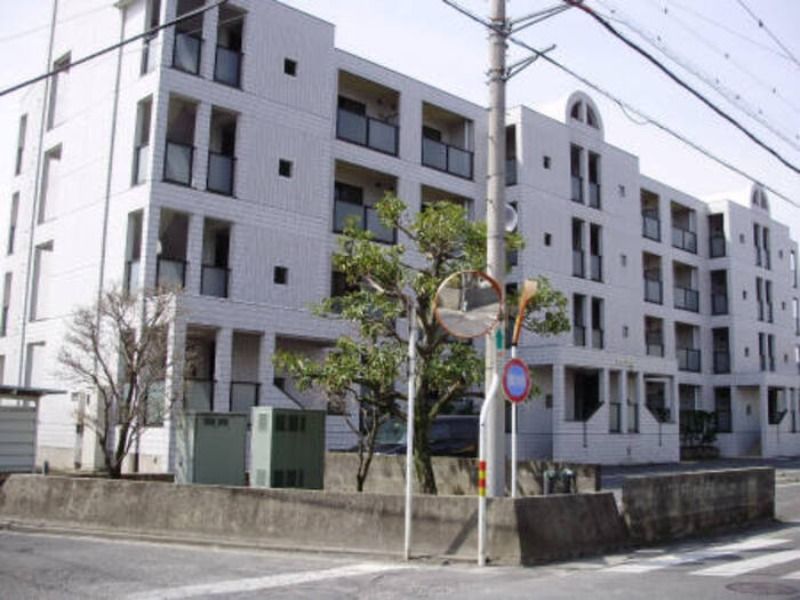 ��ʌ���z�s�厚���؂̃}���V�����̌����O��