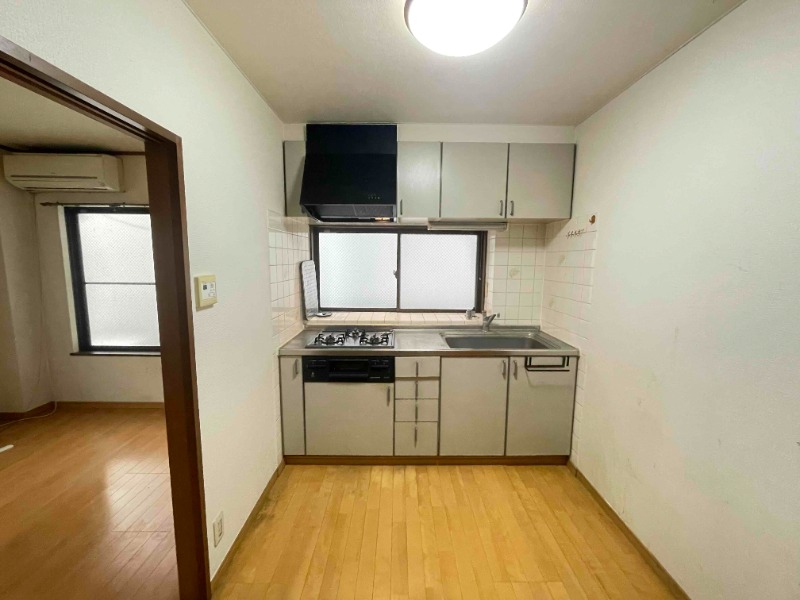 ��ʌ��������܎s�΋摾�c�E�P���ڂ̃}���V�����̃L�b�`��