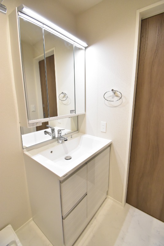 ��ʌ��������܎s�΋擌�Y�a�S���ڂ̃}���V�����̐��ʏ�