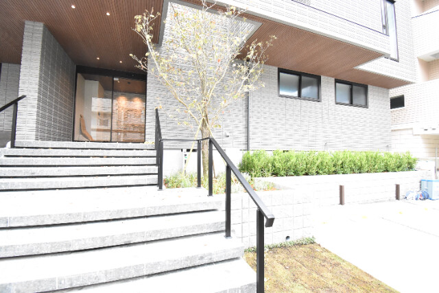 ��ʌ��������܎s�΋擌�Y�a�S���ڂ̃}���V�����̃G���g�����X