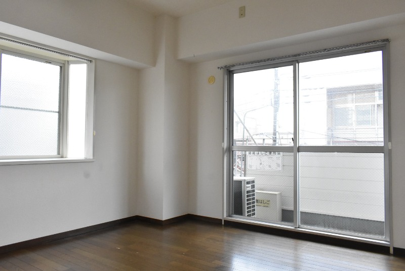 ��ʌ��������܎s����Y�a�R���ڂ̃}���V�����̋��ԁE���r���O