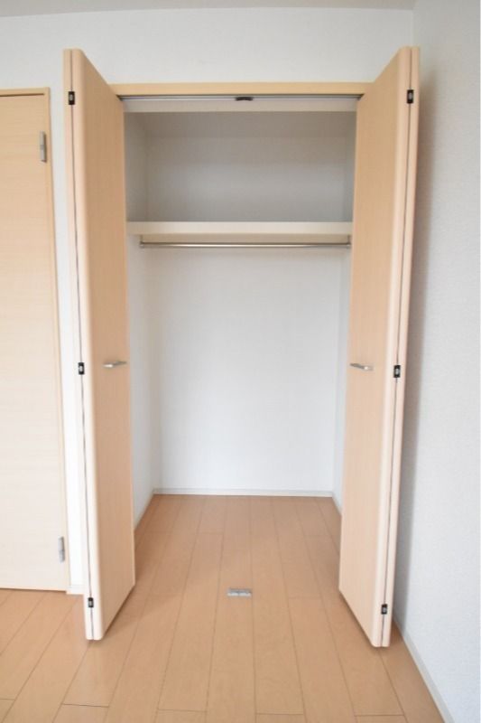 ��ʌ�����s�≺���R���ڂ̃A�p�[�g�̎��[