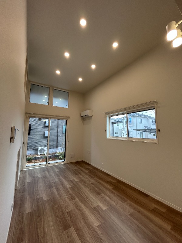 ��ʌ��������܎s�����攪���q�Q���ڂ̃A�p�[�g�̋��ԁE���r���O