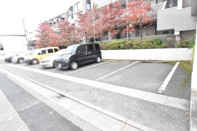 ��ʌ��������܎s��{��x�̓����P���ڂ̃}���V�����̒��ԏ�