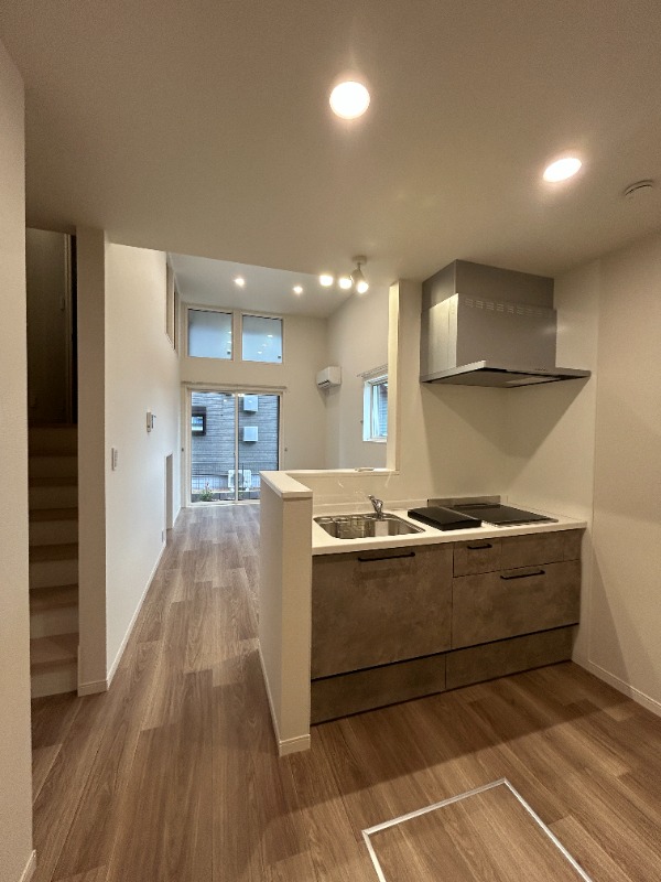 ��ʌ��������܎s�����攪���q�Q���ڂ̃A�p�[�g�̋����E���r���O