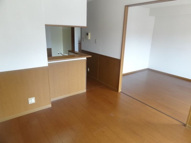 ��ʌ��������܎s��{��O���P���ڂ̃A�p�[�g�̋��ԁE���r���O