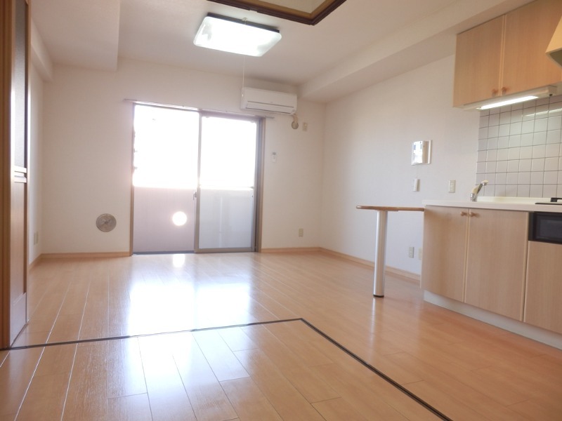 ��ʌ��������܎s��{�撇���R���ڂ̃}���V�����̋��ԁE���r���O