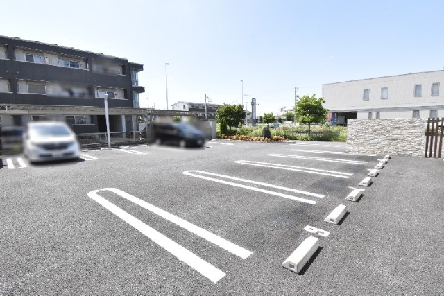 ��ʌ��������܎s���搼��{�P���ڂ̃A�p�[�g�̒��ԏ�